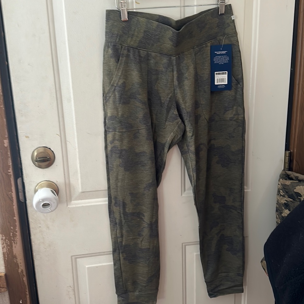 MARIKA CAMO JOGGER PANTS: GREEN/GRAY Camouflage : NWT: SZ M